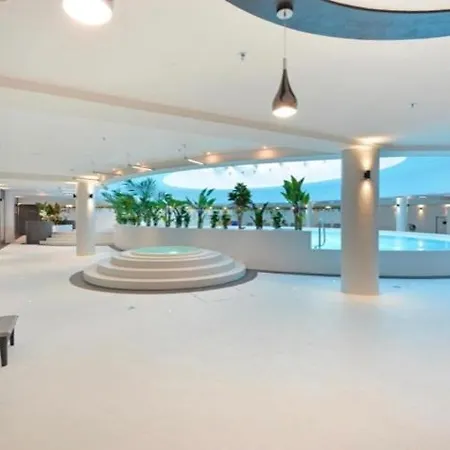 Hanza Tower White 24 Pool & Jacussi Szczecin